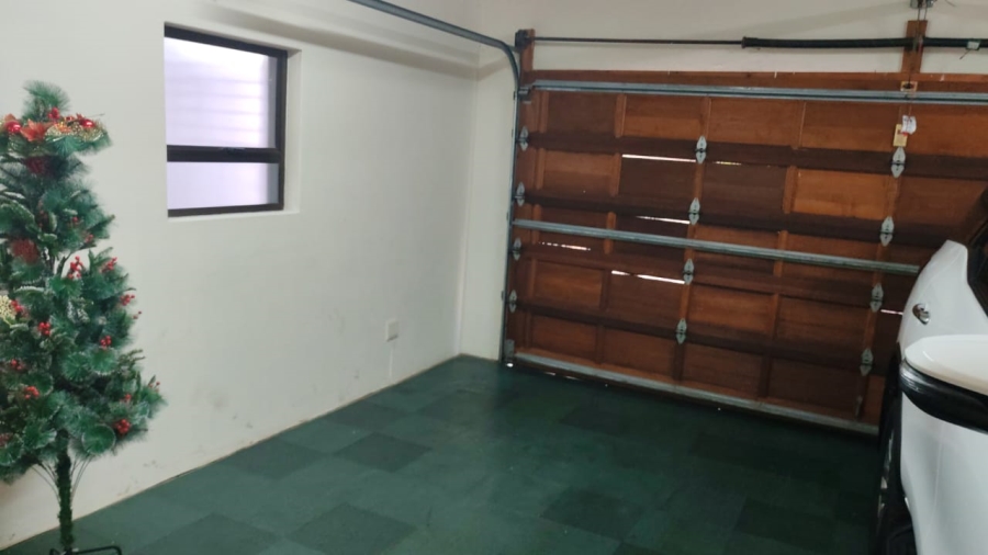 To Let 4 Bedroom Property for Rent in Caribbean Beach Club North West